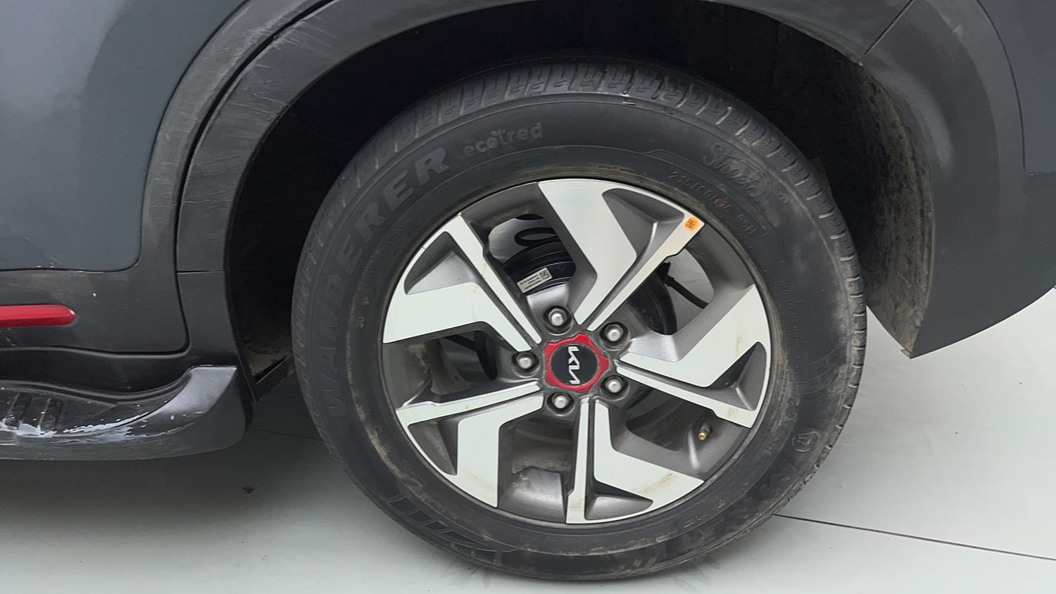 Used 2022 Kia Sonet GTX Plus 1.0 DCT Petrol Automatic tyres LEFT REAR TYRE RIM VIEW