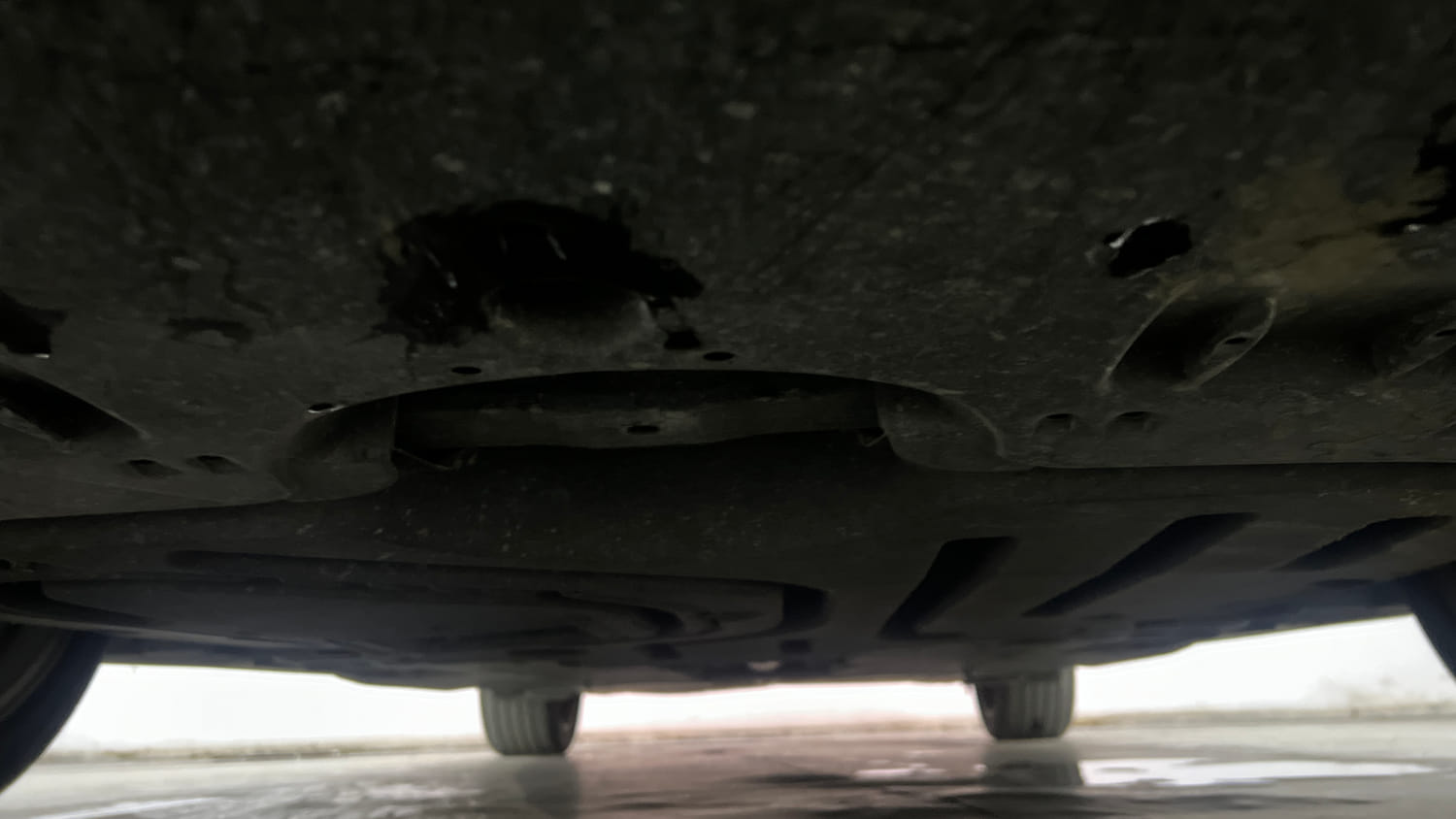 Used 2023 Lexus ES 300h Luxury Hybrid Automatic extra FRONT LEFT UNDERBODY VIEW