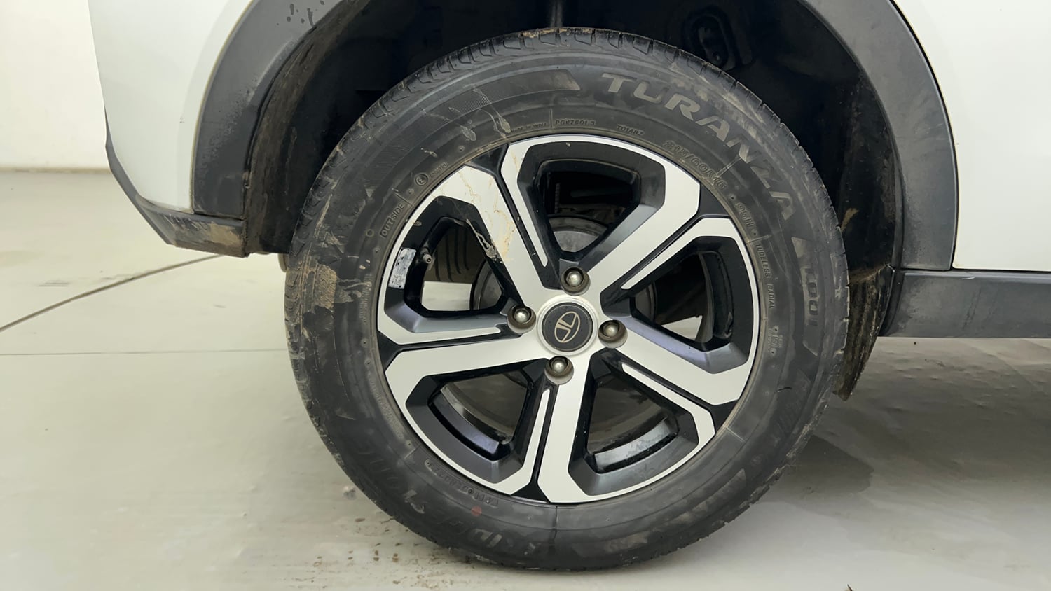 Used 2023 Tata Nexon XZA Plus (S) Petrol Automatic tyres RIGHT REAR TYRE RIM VIEW