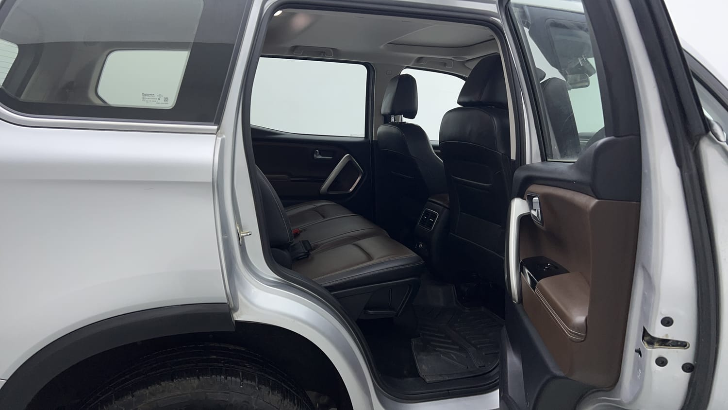 Used 2022 Mahindra Scorpio N Z8 L Diesel AT 4WD 7 STR Diesel Automatic interior RIGHT SIDE REAR DOOR CABIN VIEW