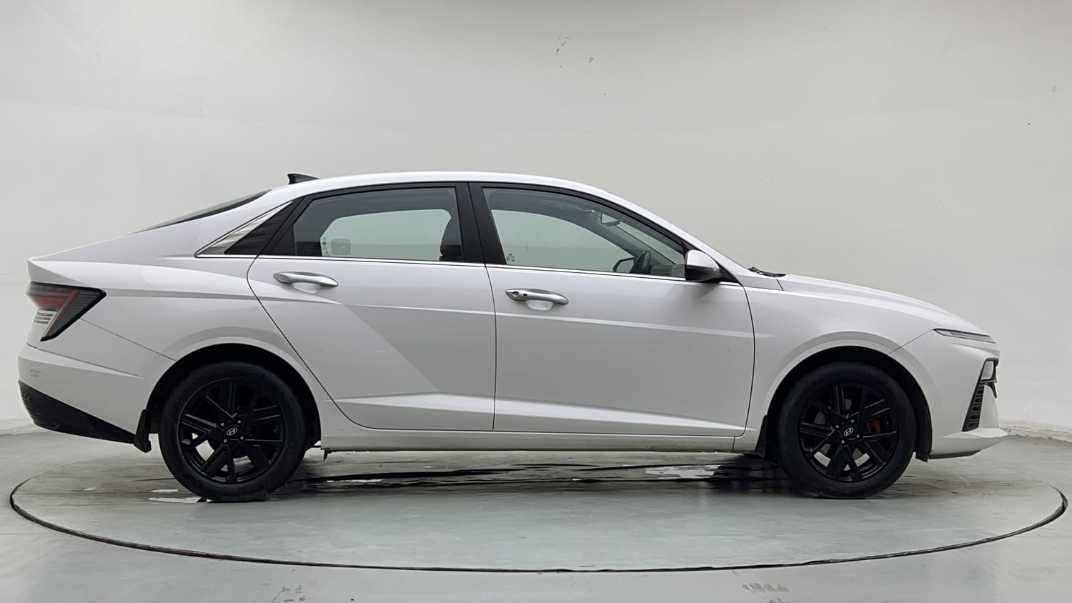 Used 2023 Hyundai Verna SX (O) 1.5 Turbo Petrol MT Petrol Manual exterior RIGHT SIDE VIEW