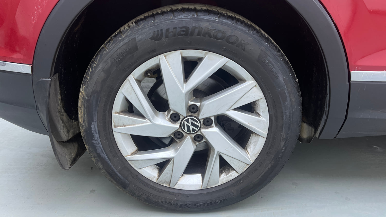 Used 2022 Volkswagen Tiguan Elegance 2.0 TSI DSG Petrol Automatic tyres RIGHT REAR TYRE RIM VIEW