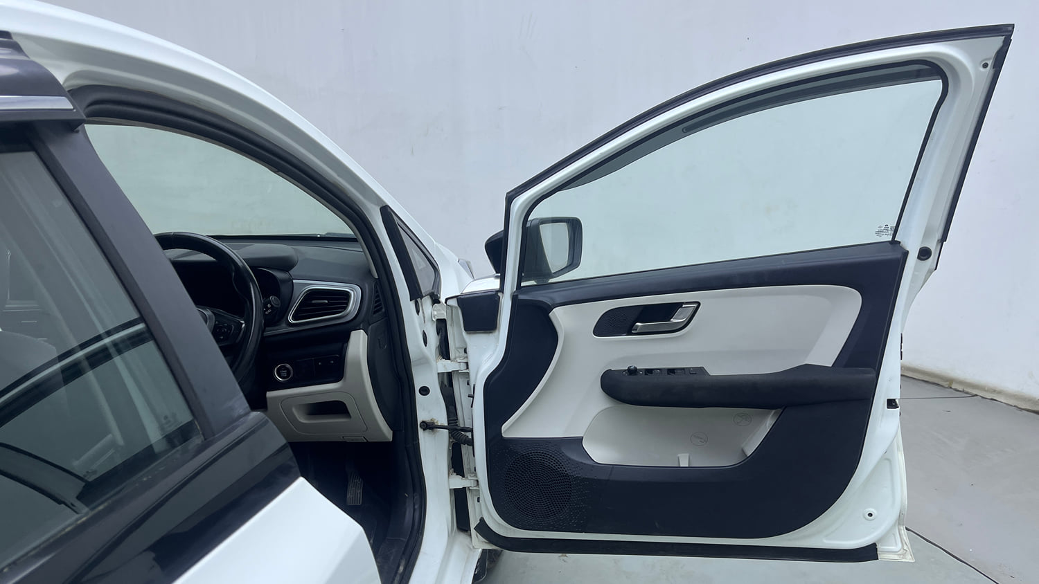 Used 2023 Tata Altroz XZ Plus Diesel Diesel Manual interior RIGHT FRONT DOOR OPEN VIEW