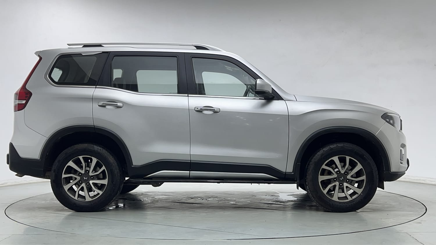Used 2022 Mahindra Scorpio N Z8 L Diesel AT 4WD 7 STR Diesel Automatic exterior RIGHT SIDE VIEW