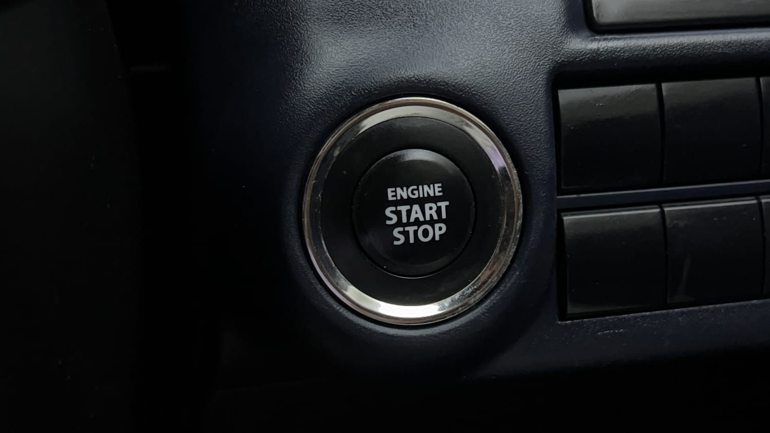 Used 2022 Maruti Suzuki Baleno Zeta MT Petrol Manual top_features Keyless start