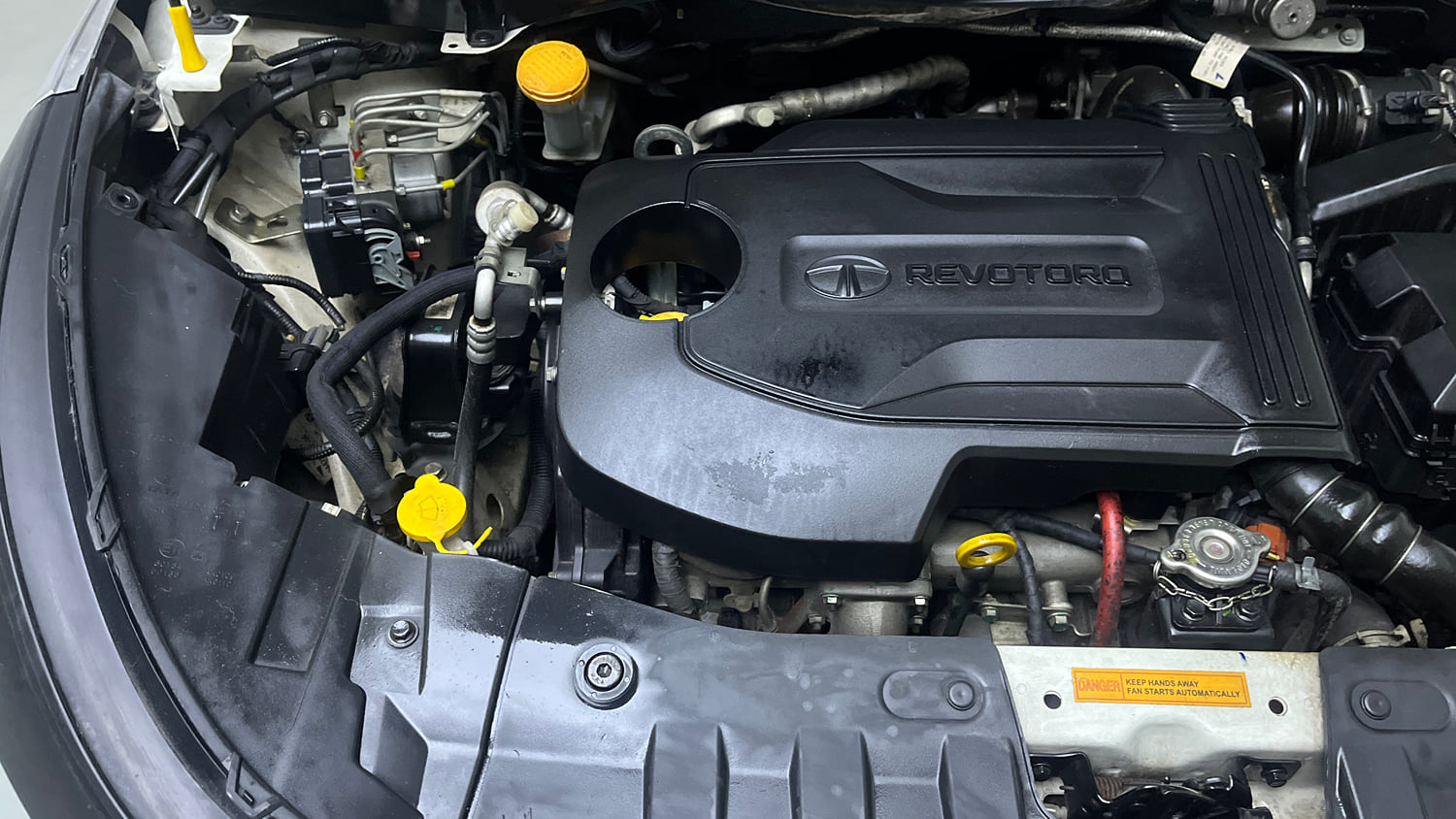 Used 2023 Tata Altroz XZ Plus Diesel Diesel Manual engine ENGINE RIGHT SIDE VIEW
