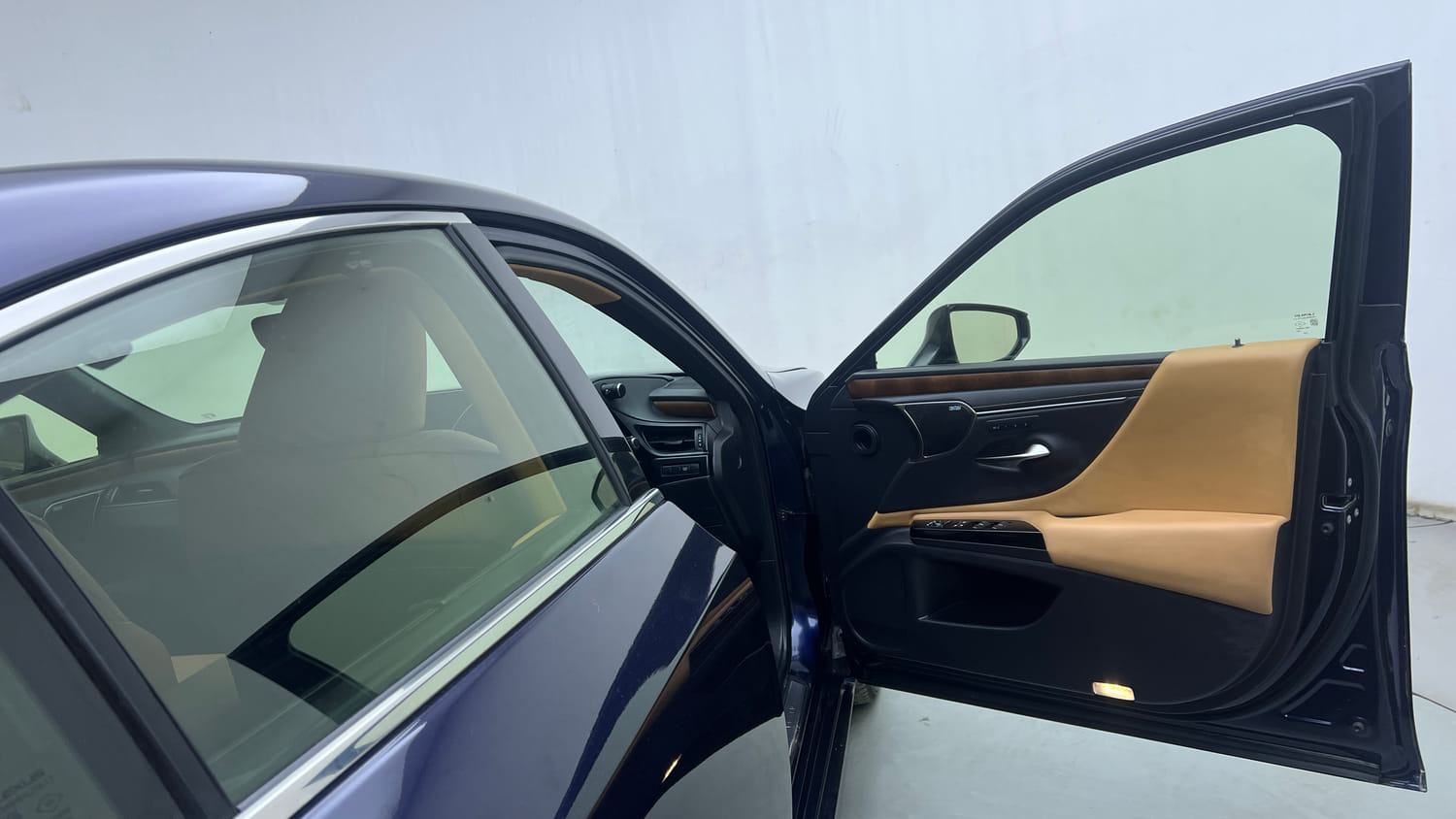 Used 2023 Lexus ES 300h Luxury Hybrid Automatic interior RIGHT FRONT DOOR OPEN VIEW