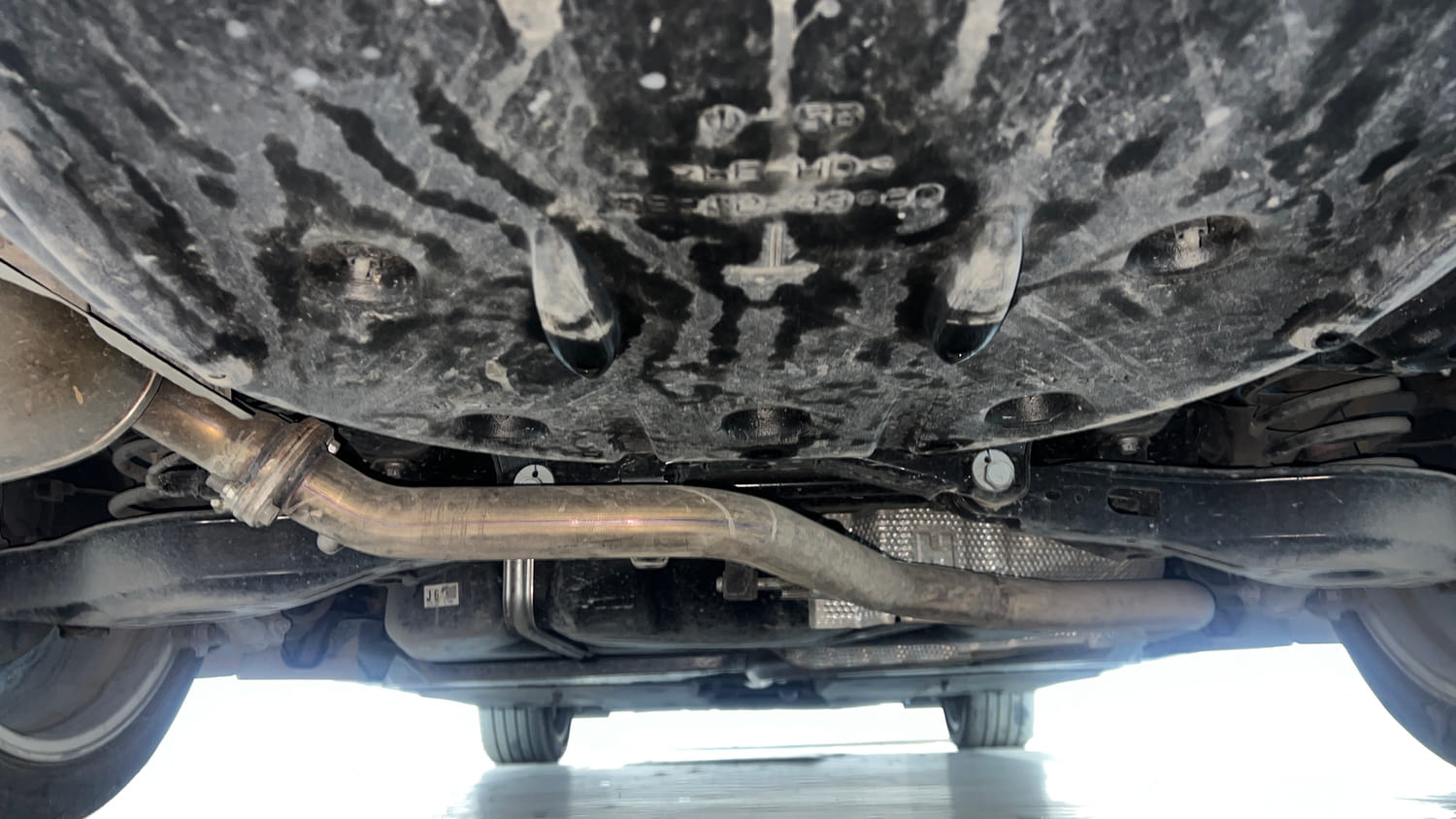 Used 2023 Lexus ES 300h Luxury Hybrid Automatic extra REAR UNDERBODY VIEW (TAKEN FROM REAR)