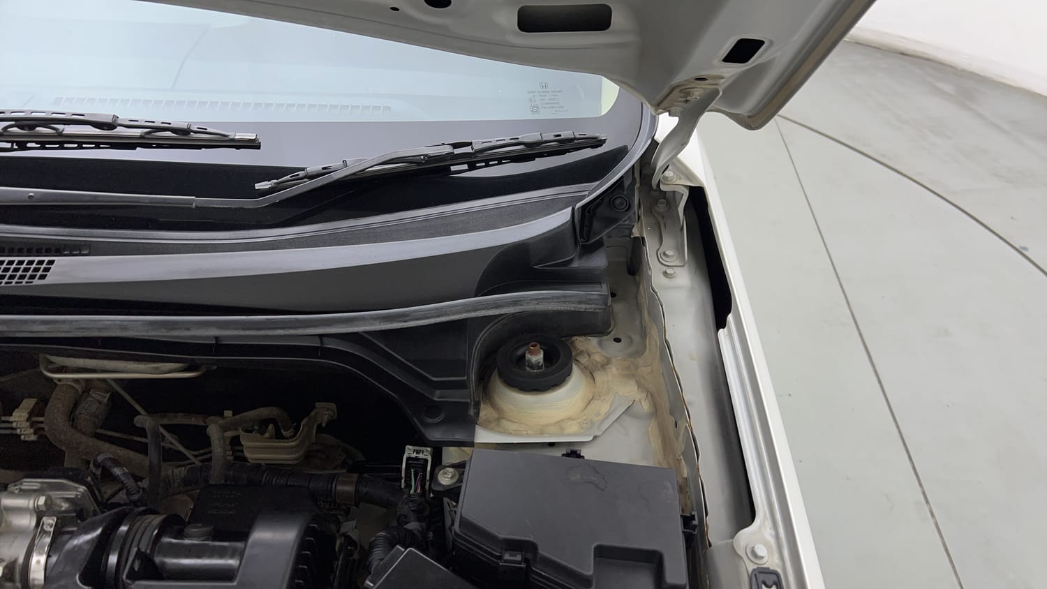 Used 2024 Honda Amaze VX 1.2 Petrol MT Petrol Manual engine ENGINE LEFT SIDE HINGE & APRON VIEW
