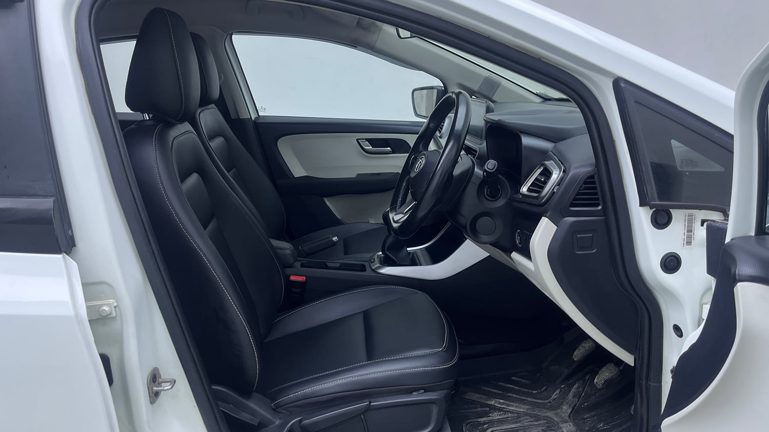 Used 2023 Tata Altroz XZ Plus Diesel Diesel Manual interior RIGHT SIDE FRONT DOOR CABIN VIEW