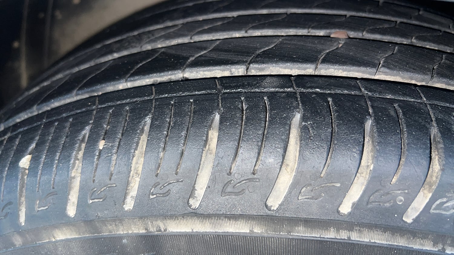 Used 2022 Kia Sonet GTX Plus 1.0 DCT Petrol Automatic tyres LEFT FRONT TYRE TREAD VIEW