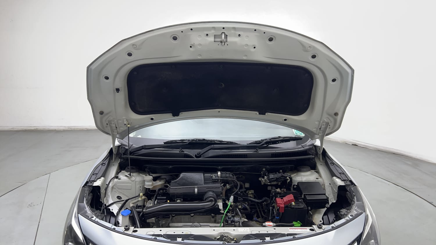 Used 2022 Maruti Suzuki Baleno Zeta MT Petrol Manual engine ENGINE & BONNET OPEN FRONT VIEW