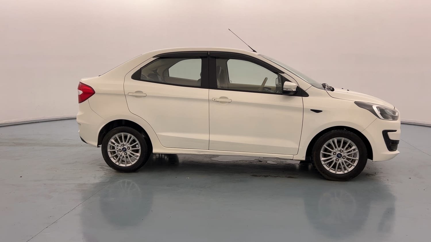 Used 2021 Ford Figo Aspire Titanium 1.2 Ti-VCT Petrol Manual exterior RIGHT SIDE VIEW