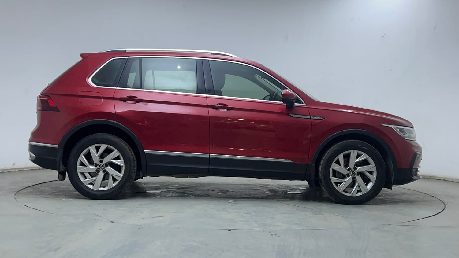 Used 2022 Volkswagen Tiguan Elegance 2.0 TSI DSG Petrol Automatic exterior RIGHT SIDE VIEW