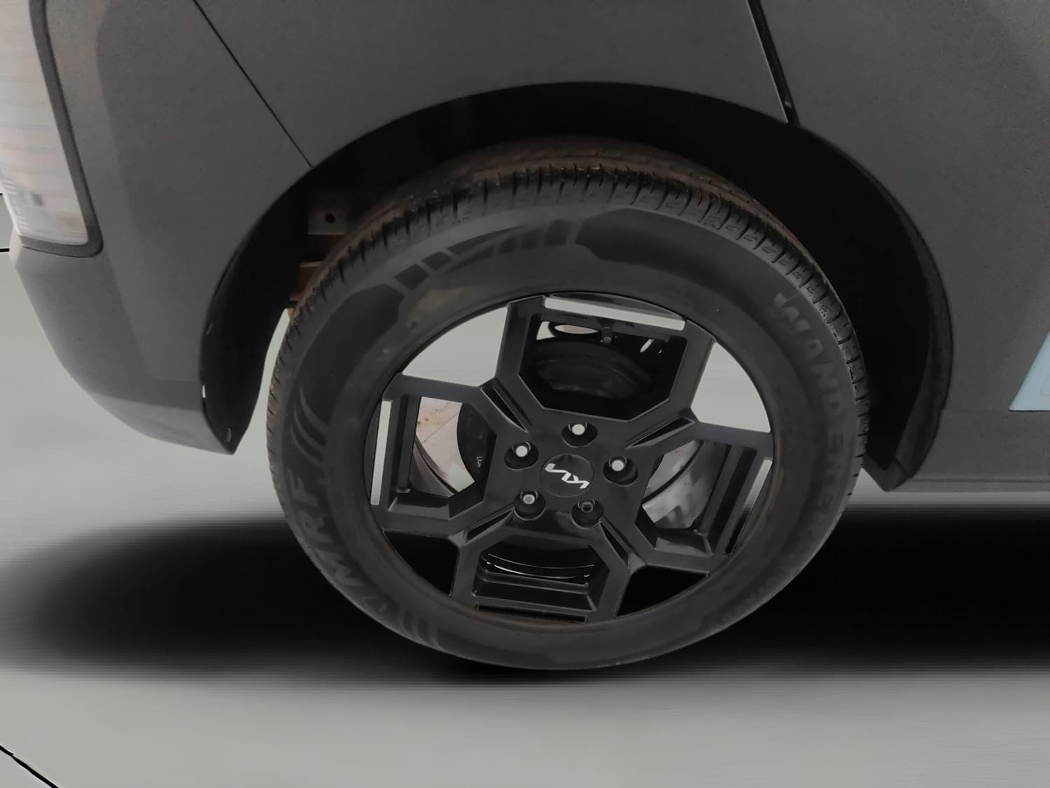 Used 2025 Kia Syros HTX 1.0 Turbo 6MT Petrol Manual tyres RIGHT REAR TYRE RIM VIEW