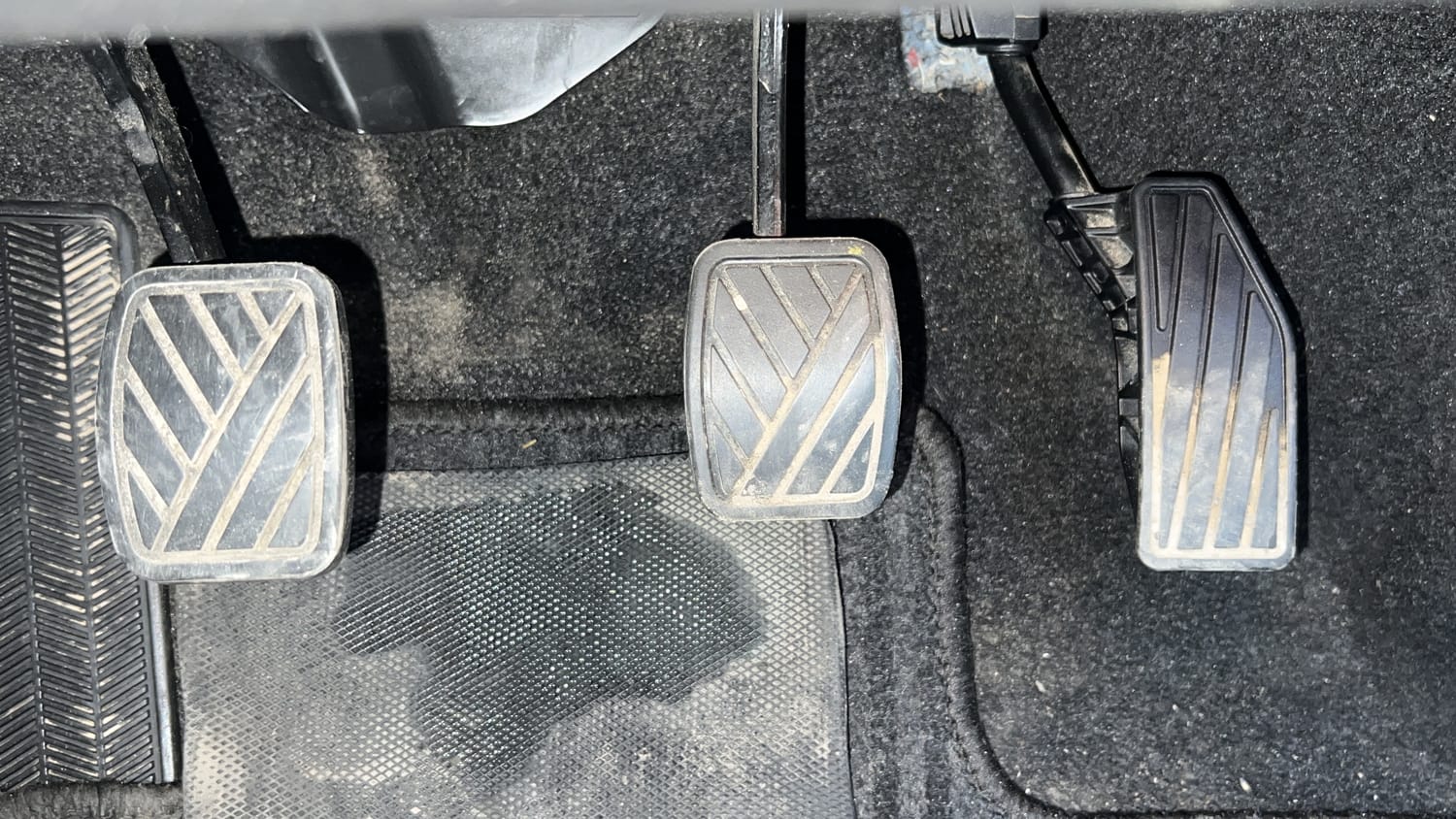 Used 2022 Maruti Suzuki Baleno Zeta MT Petrol Manual interior PEDALS VIEW