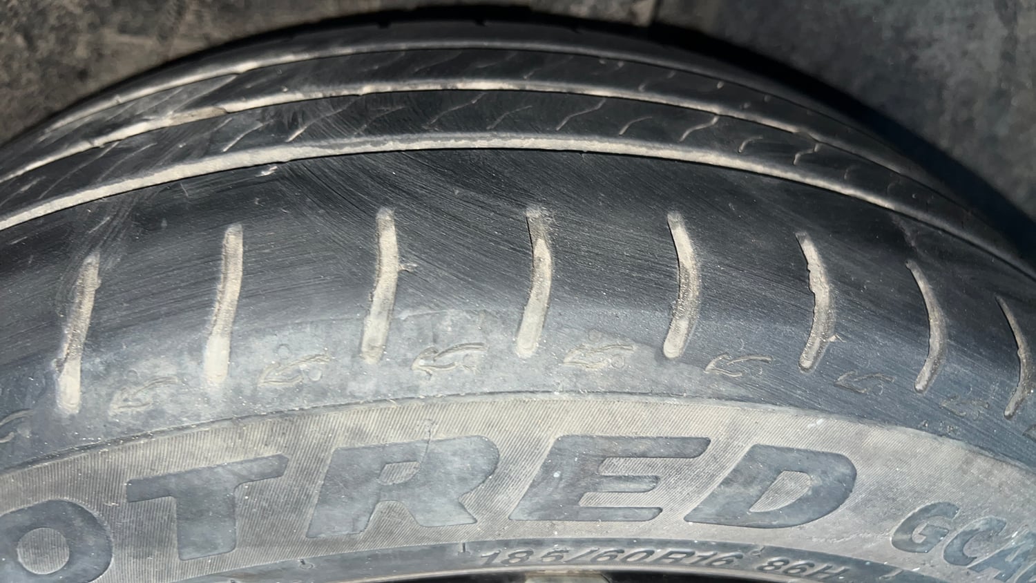 Used 2023 Tata Altroz XM Plus Petrol Petrol Manual tyres LEFT REAR TYRE TREAD VIEW
