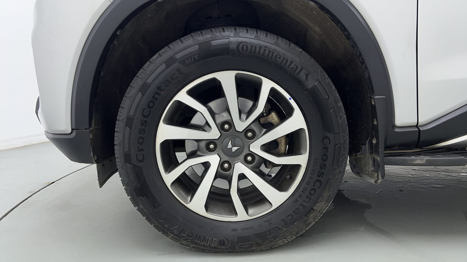 Used 2022 Mahindra Scorpio N Z8 L Diesel AT 4WD 7 STR Diesel Automatic tyres LEFT FRONT TYRE RIM VIEW