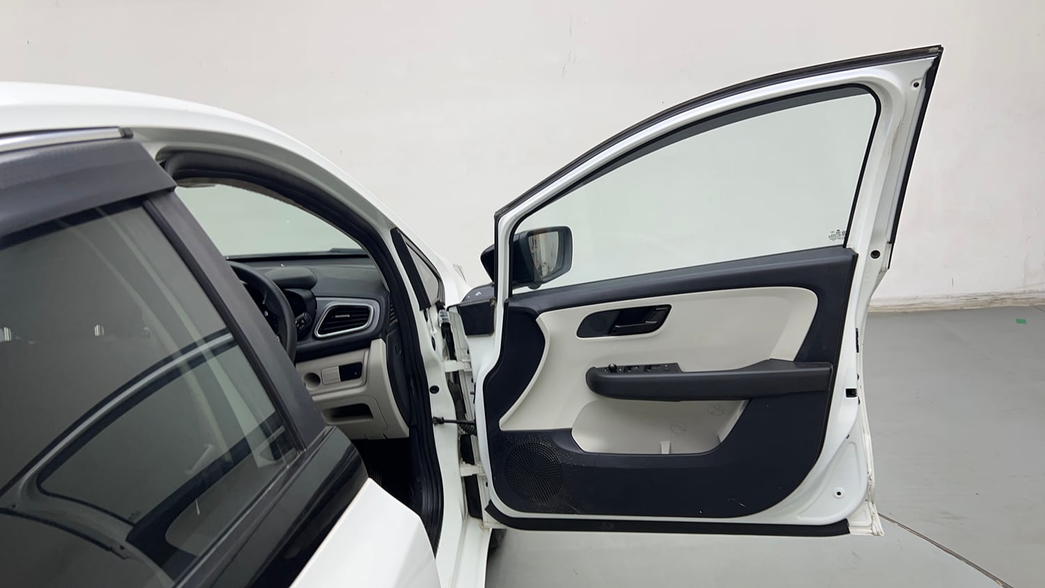 Used 2023 Tata Altroz XM Plus Petrol Petrol Manual interior RIGHT FRONT DOOR OPEN VIEW