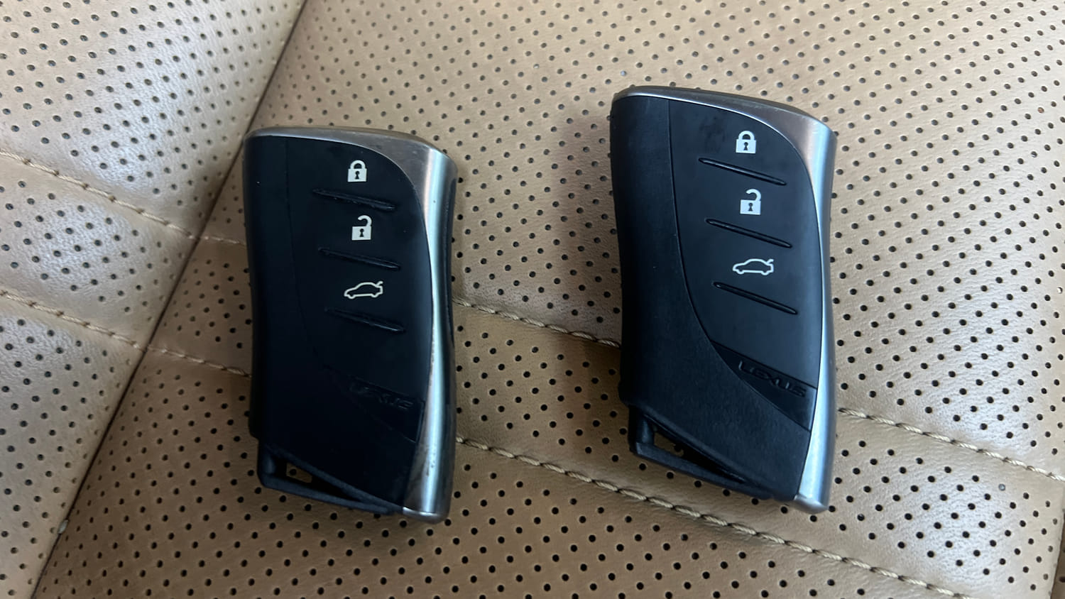 Used 2023 Lexus ES 300h Luxury Hybrid Automatic extra CAR KEY VIEW