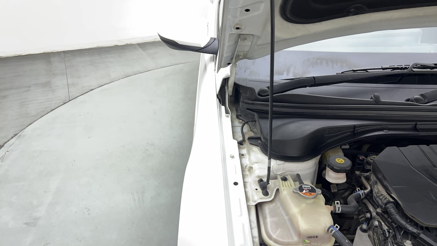 Used 2023 Hyundai Verna SX (O) 1.5 Turbo Petrol MT Petrol Manual engine ENGINE RIGHT SIDE HINGE & APRON VIEW