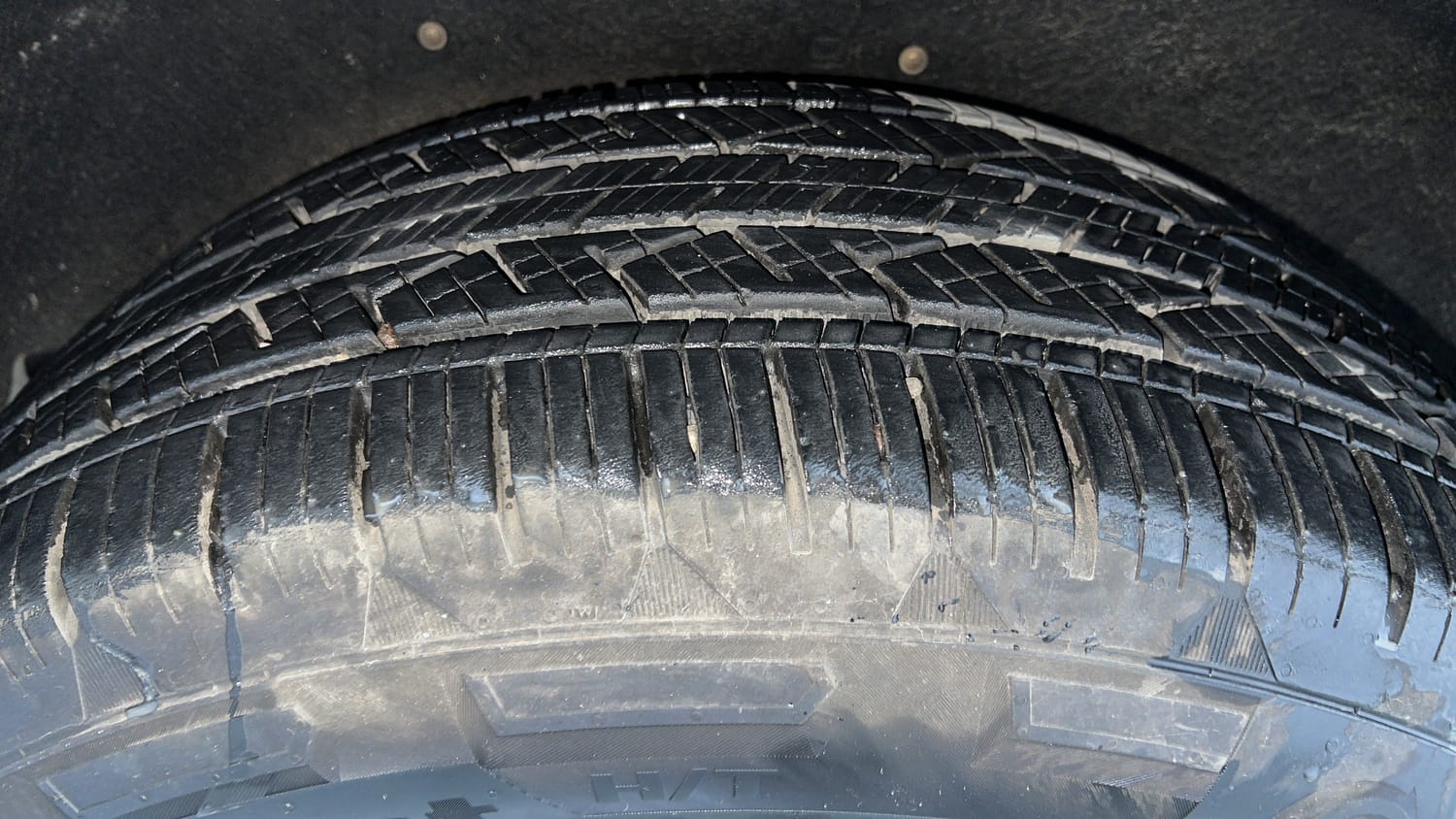 Used 2022 Mahindra Scorpio N Z8 L Diesel AT 4WD 7 STR Diesel Automatic tyres RIGHT REAR TYRE TREAD VIEW