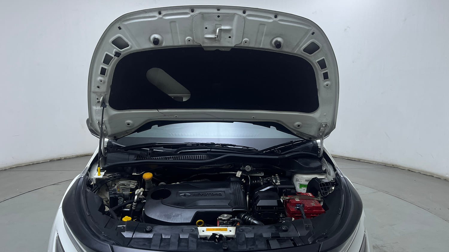 Used 2023 Tata Altroz XZ Plus Diesel Diesel Manual engine ENGINE & BONNET OPEN FRONT VIEW