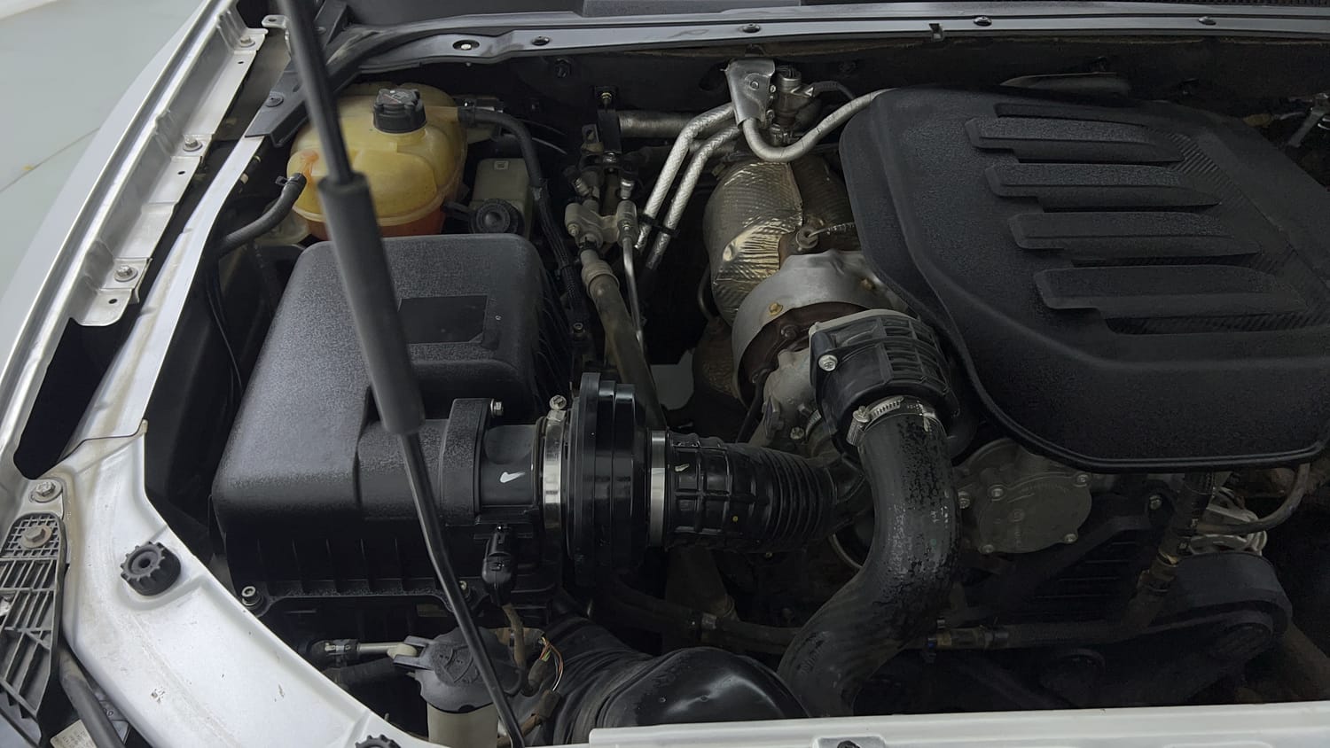 Used 2022 Mahindra Scorpio N Z8 L Diesel AT 4WD 7 STR Diesel Automatic engine ENGINE RIGHT SIDE VIEW