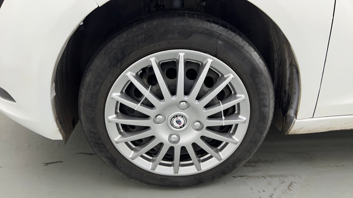 Used 2023 Tata Altroz XM Plus Petrol Petrol Manual tyres LEFT FRONT TYRE RIM VIEW