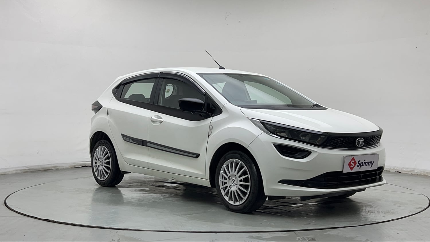 Used 2023 Tata Altroz XM Plus Petrol Petrol Manual exterior RIGHT FRONT CORNER VIEW