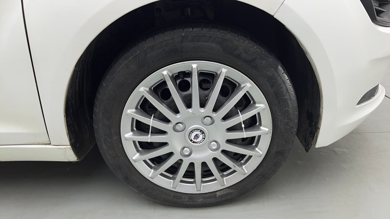Used 2023 Tata Altroz XM Plus Petrol Petrol Manual tyres RIGHT FRONT TYRE RIM VIEW