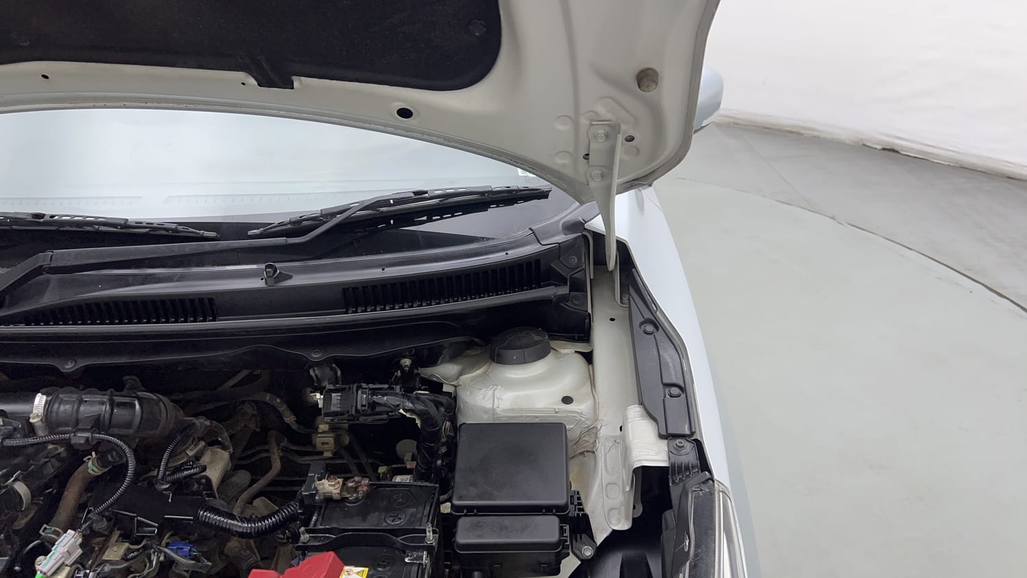 Used 2022 Maruti Suzuki Baleno Zeta MT Petrol Manual engine ENGINE LEFT SIDE HINGE & APRON VIEW