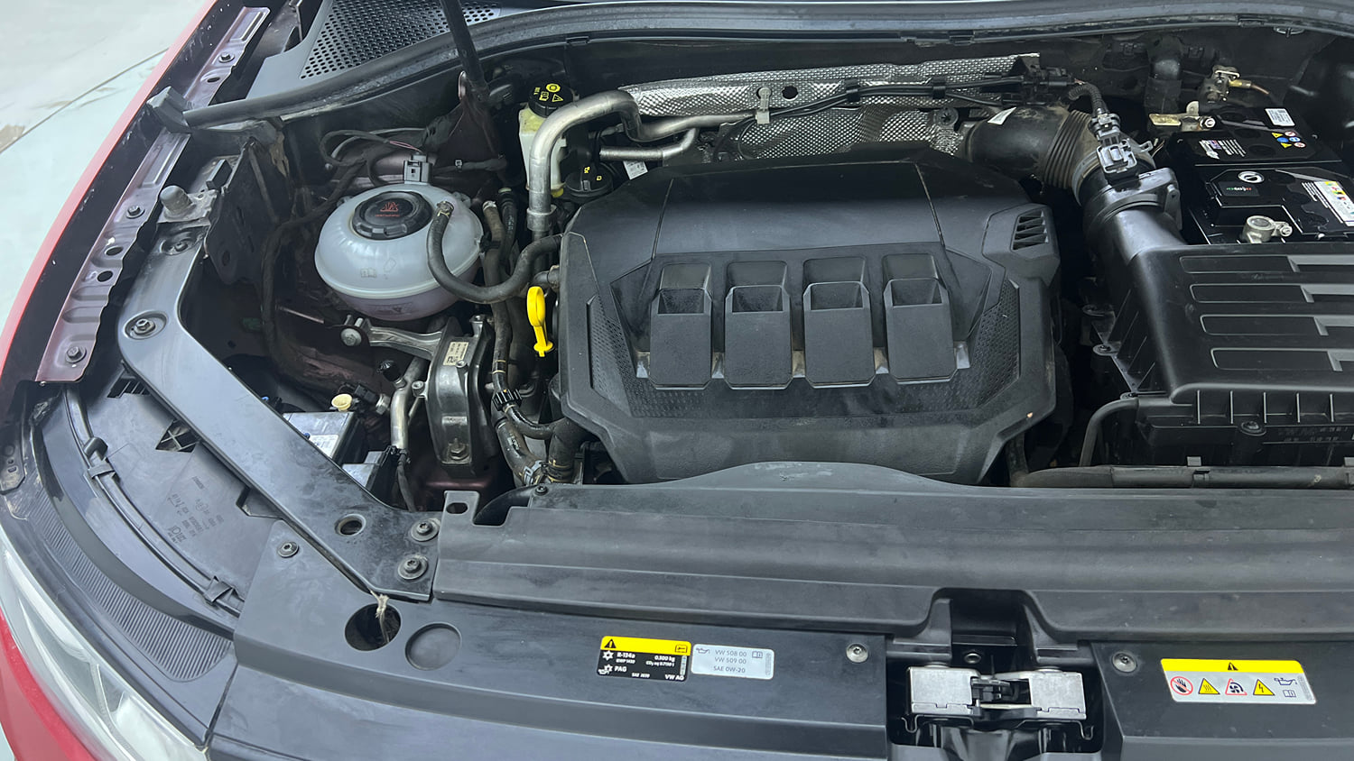 Used 2022 Volkswagen Tiguan Elegance 2.0 TSI DSG Petrol Automatic engine ENGINE RIGHT SIDE VIEW
