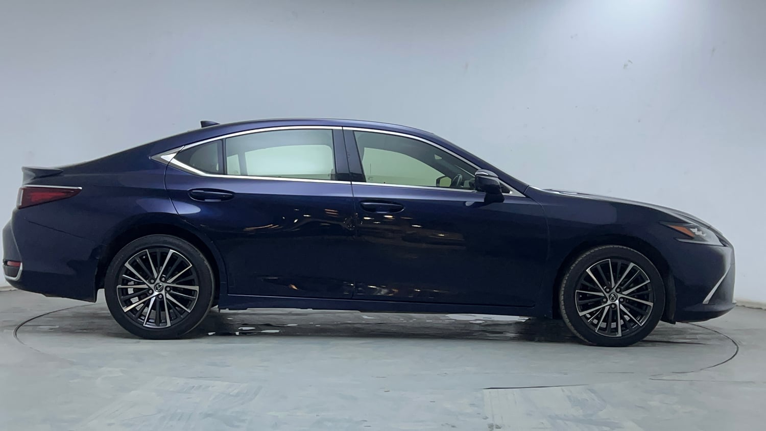 Used 2023 Lexus ES 300h Luxury Hybrid Automatic exterior RIGHT SIDE VIEW