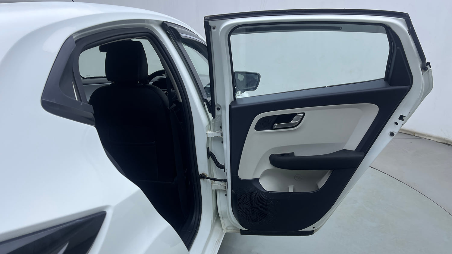 Used 2023 Tata Altroz XZ Plus Diesel Diesel Manual interior RIGHT REAR DOOR OPEN VIEW