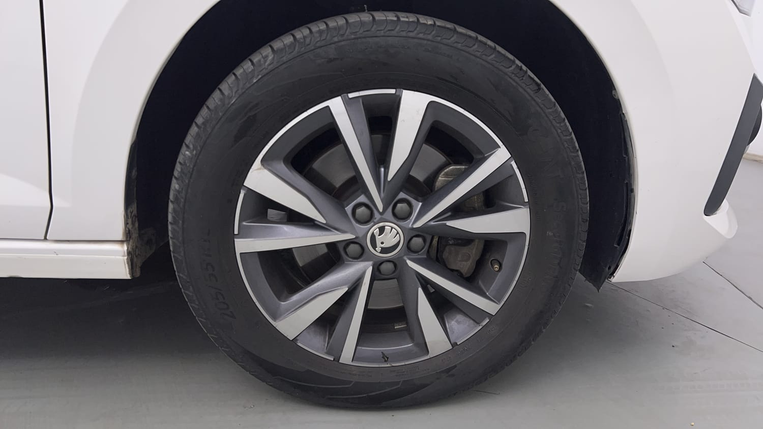Used 2024 Skoda Slavia Style 1.5L TSI DSG Petrol Automatic tyres RIGHT FRONT TYRE RIM VIEW