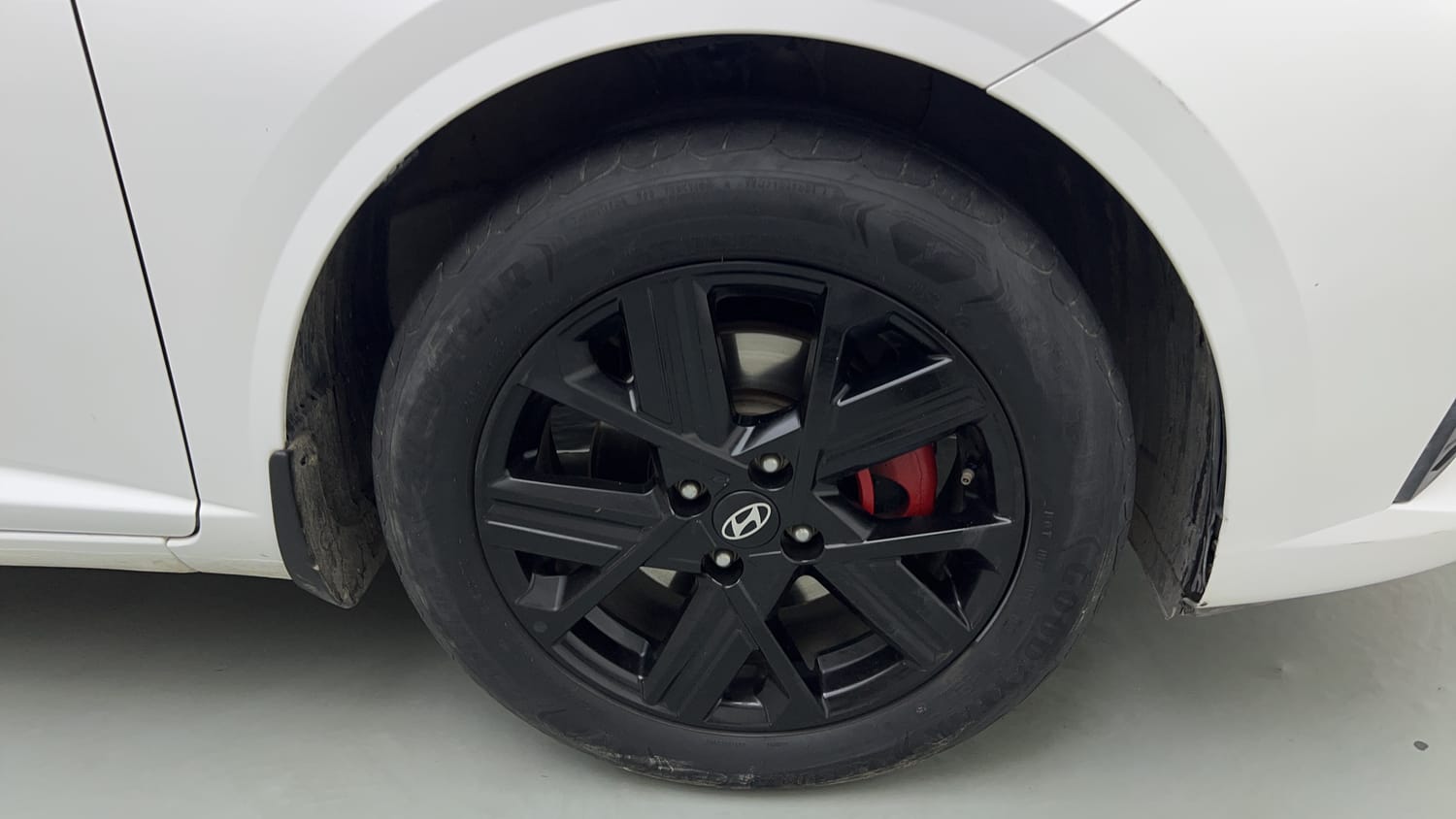 Used 2023 Hyundai Verna SX (O) 1.5 Turbo Petrol MT Petrol Manual tyres RIGHT FRONT TYRE RIM VIEW