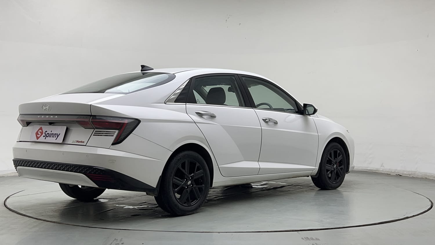 Used 2023 Hyundai Verna SX (O) 1.5 Turbo Petrol MT Petrol Manual exterior RIGHT REAR CORNER VIEW