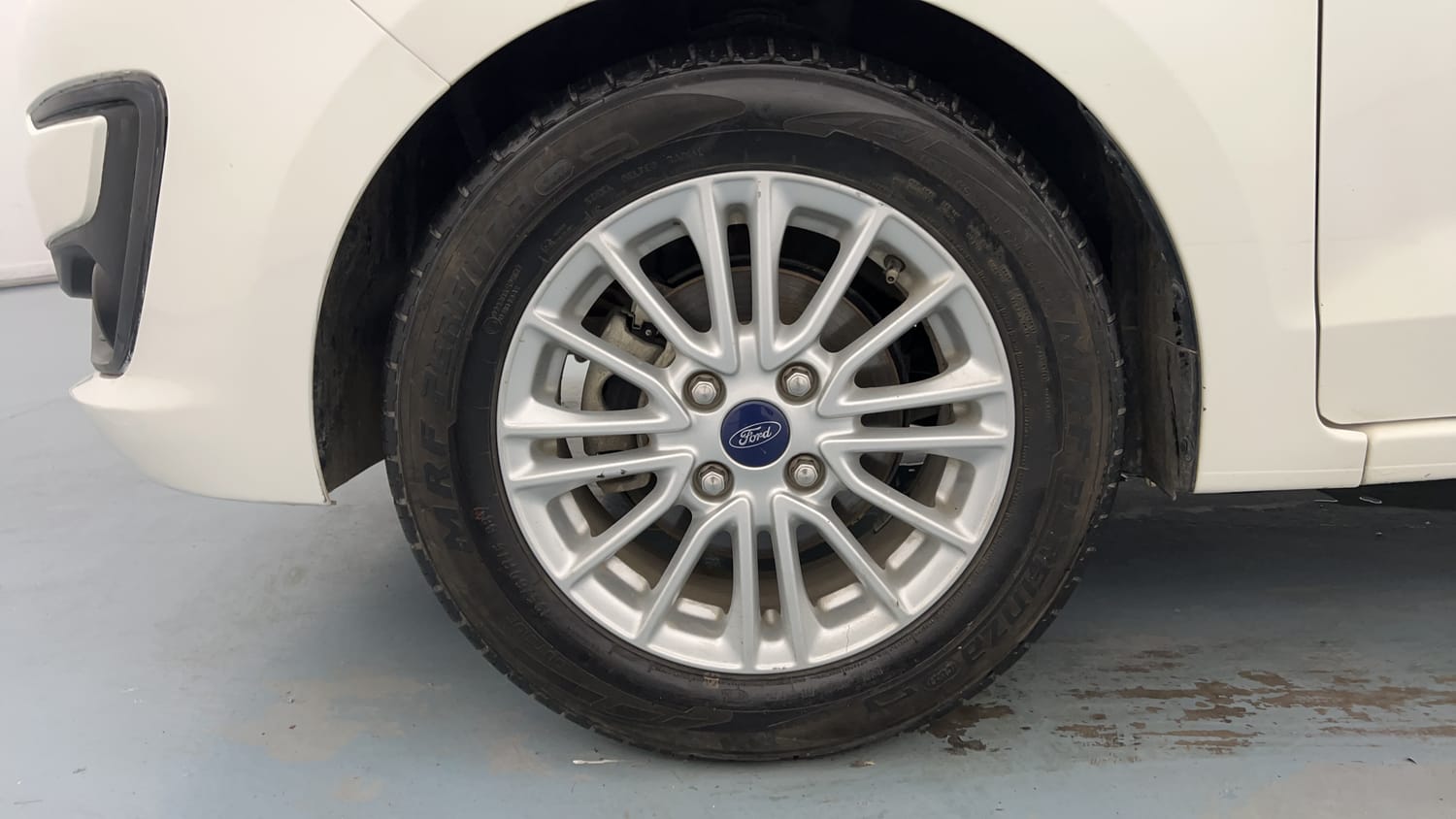 Used 2021 Ford Figo Aspire Titanium 1.2 Ti-VCT Petrol Manual tyres LEFT FRONT TYRE RIM VIEW
