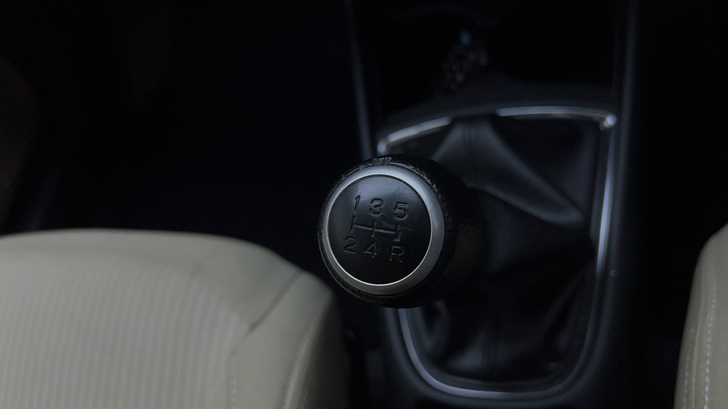 Used 2024 Honda Amaze VX 1.2 Petrol MT Petrol Manual interior GEAR  KNOB VIEW