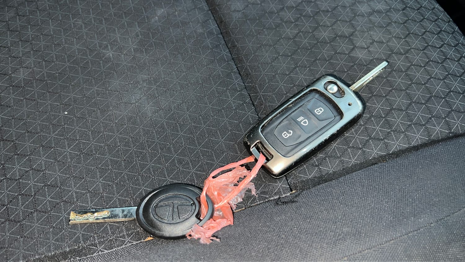 Used 2023 Tata Altroz XM Plus Petrol Petrol Manual extra CAR KEY VIEW