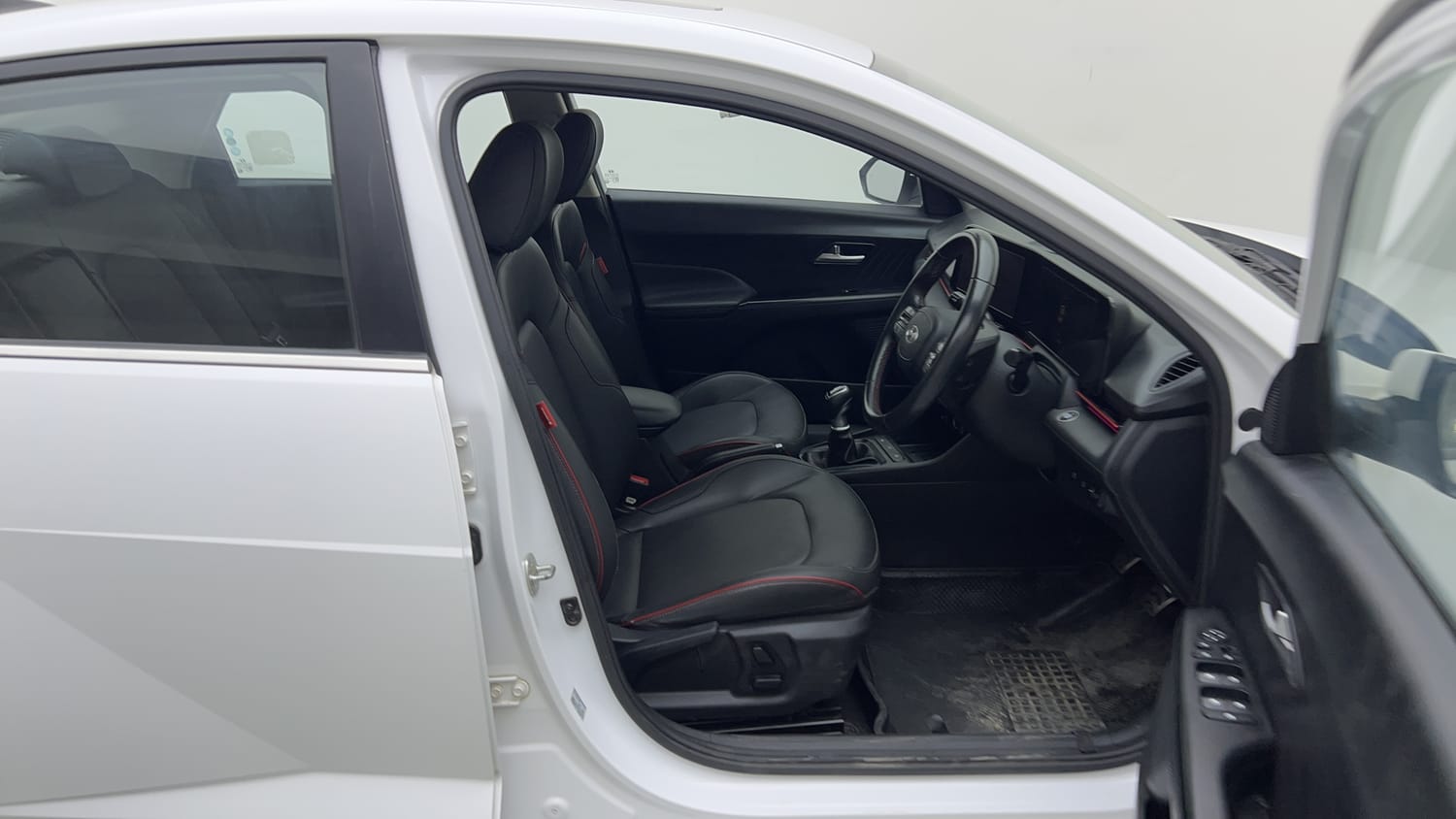 Used 2023 Hyundai Verna SX (O) 1.5 Turbo Petrol MT Petrol Manual interior RIGHT SIDE FRONT DOOR CABIN VIEW