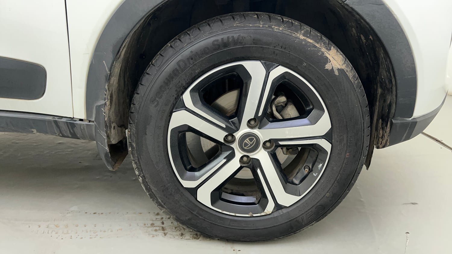 Used 2023 Tata Nexon XZA Plus (S) Petrol Automatic tyres RIGHT FRONT TYRE RIM VIEW