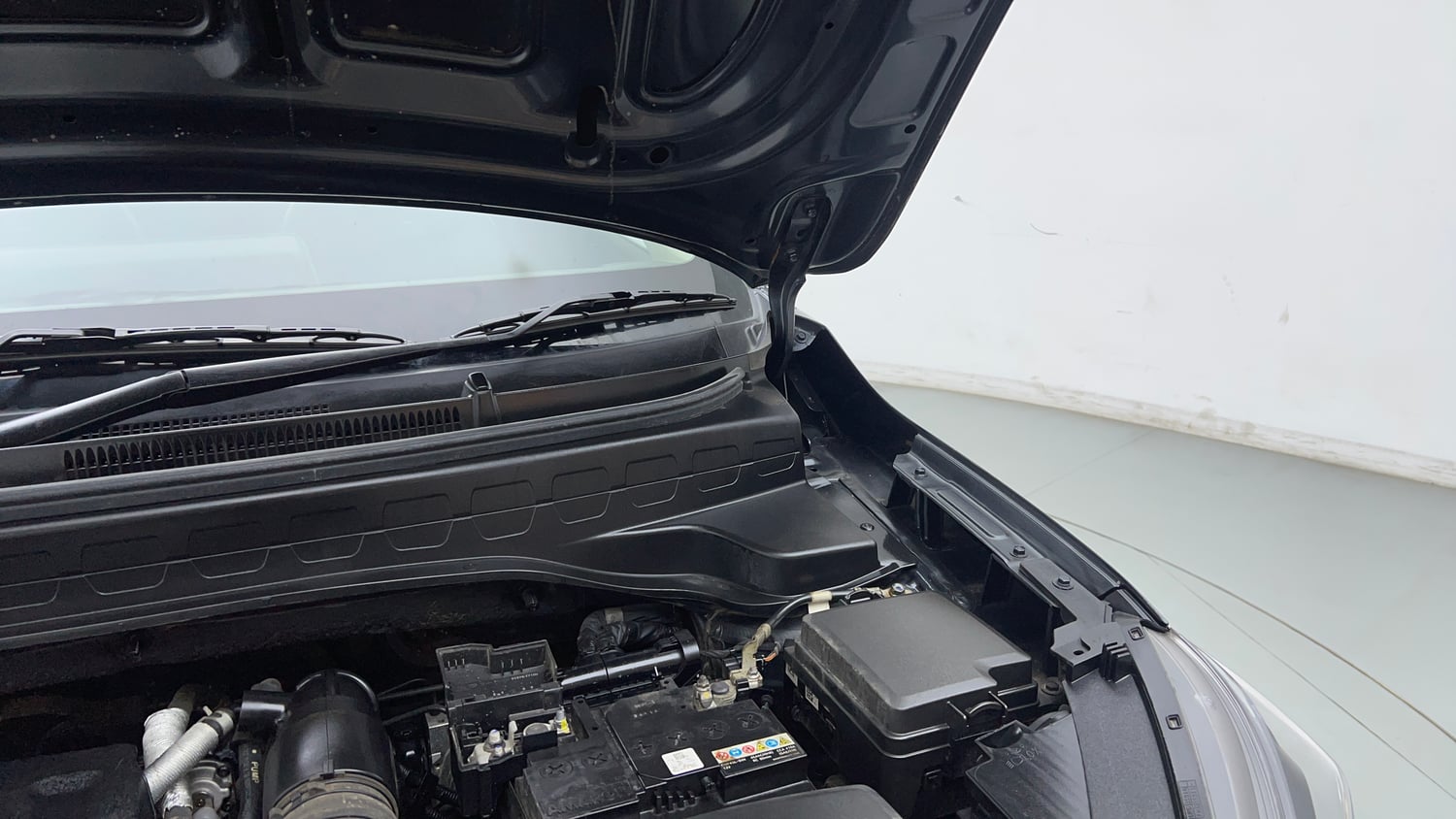 Used 2022 Kia Sonet GTX Plus 1.0 DCT Petrol Automatic engine ENGINE LEFT SIDE HINGE & APRON VIEW