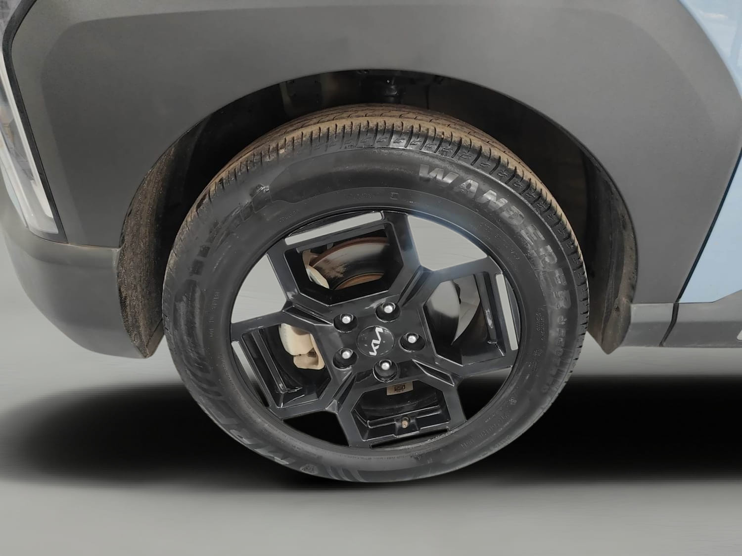 Used 2025 Kia Syros HTX 1.0 Turbo 6MT Petrol Manual tyres LEFT FRONT TYRE RIM VIEW