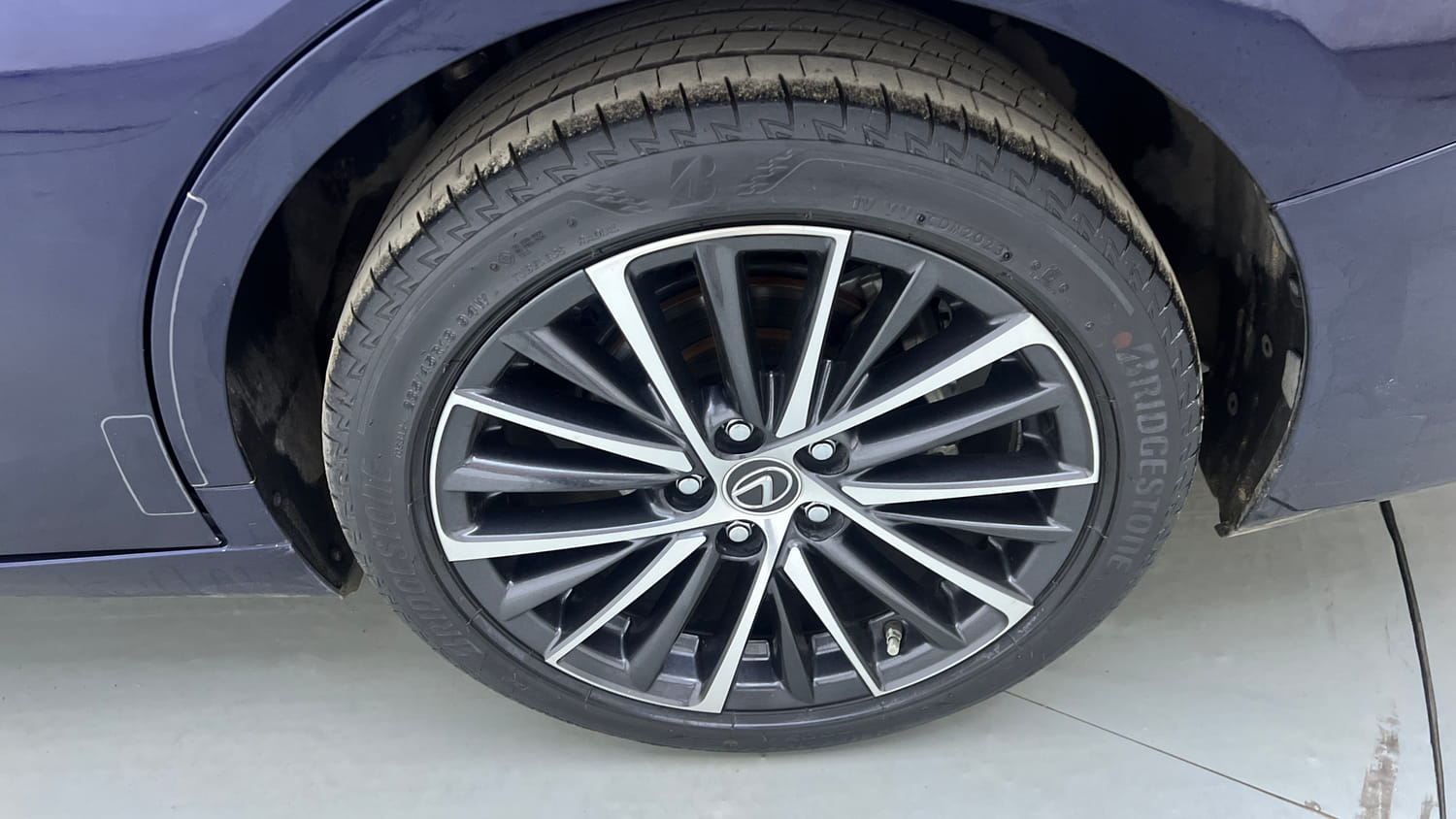 Used 2023 Lexus ES 300h Luxury Hybrid Automatic tyres LEFT REAR TYRE RIM VIEW