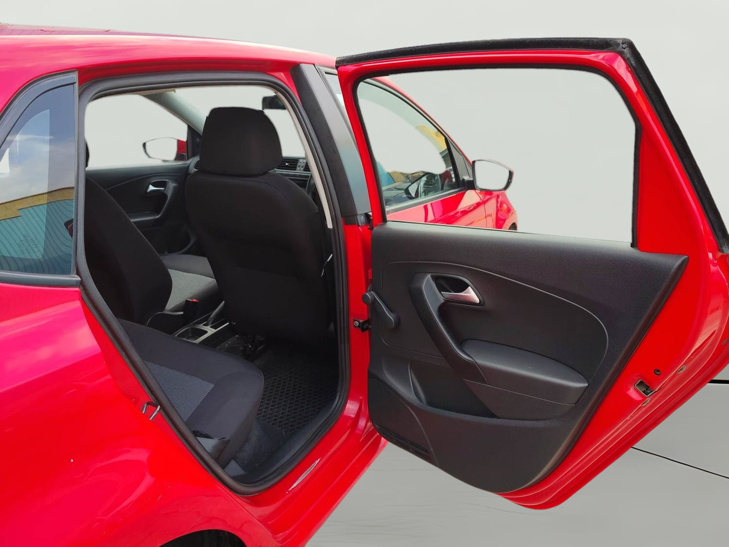 Used 2019 Volkswagen Polo Trendline 1.0L (P) Petrol Manual interior RIGHT SIDE REAR DOOR CABIN VIEW