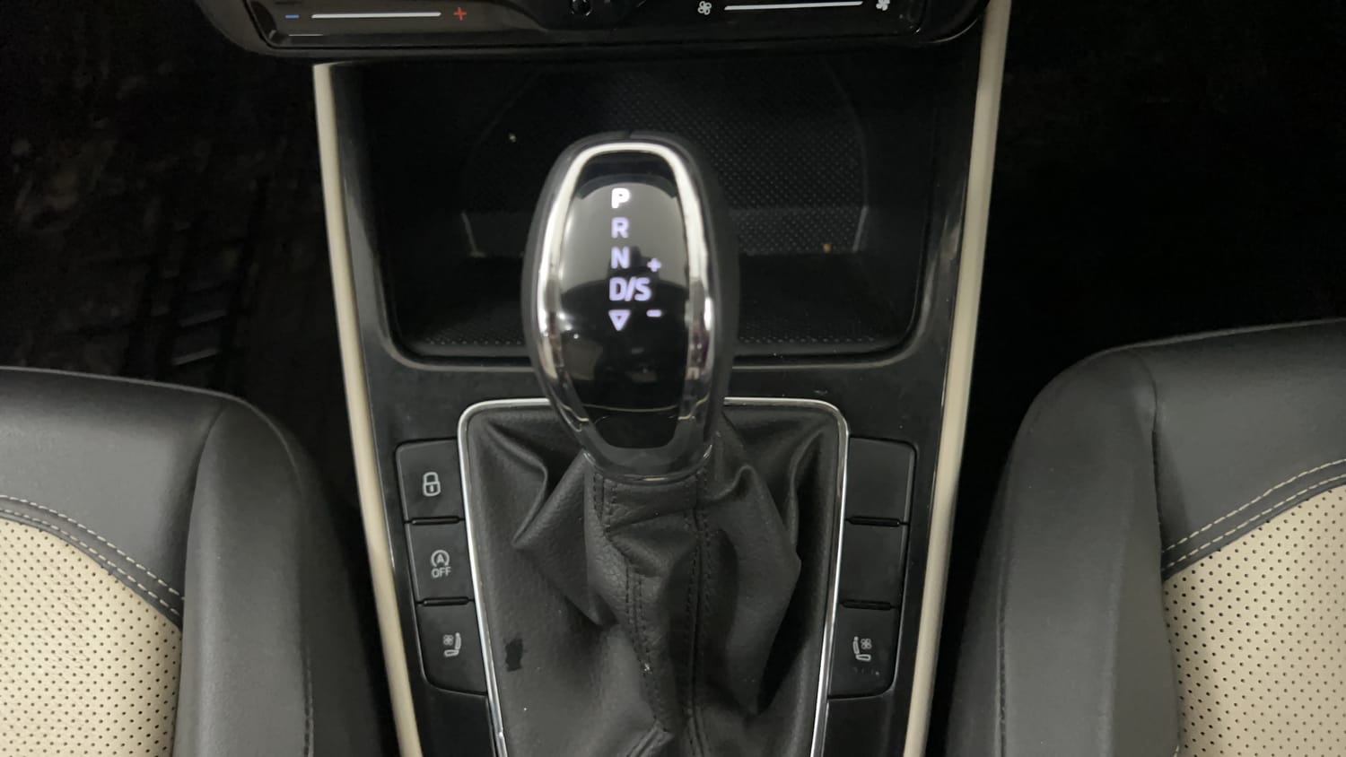 Used 2022 Skoda Slavia Style 1.0L TSI AT Petrol Automatic interior GEAR  KNOB VIEW