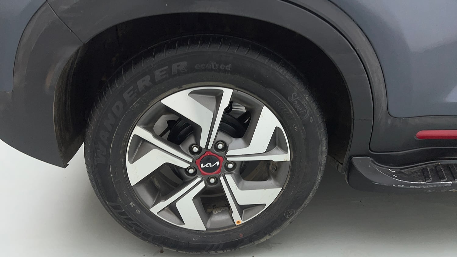 Used 2022 Kia Sonet GTX Plus 1.0 DCT Petrol Automatic tyres RIGHT REAR TYRE RIM VIEW