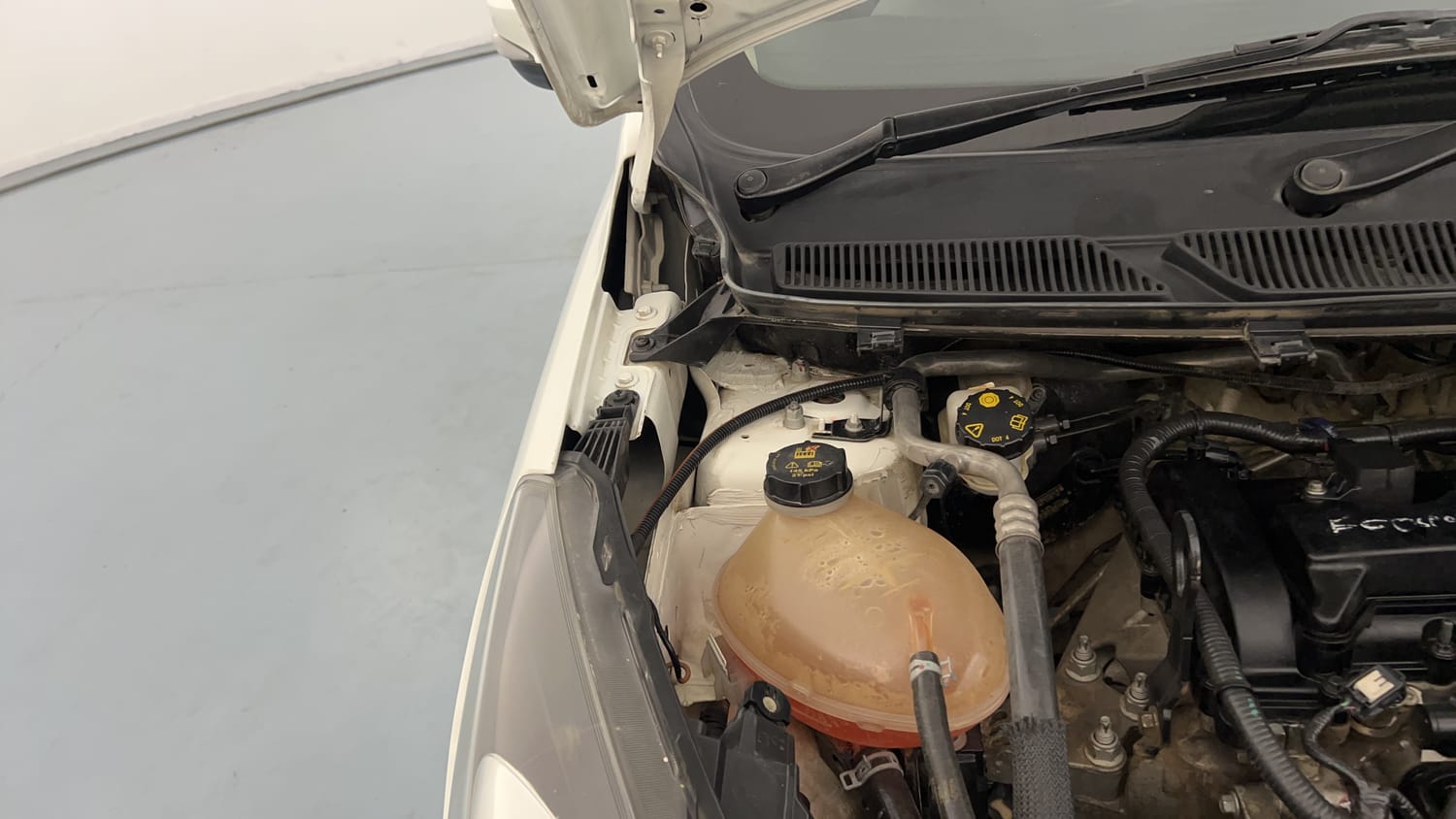 Used 2021 Ford Figo Aspire Titanium 1.2 Ti-VCT Petrol Manual engine ENGINE RIGHT SIDE HINGE & APRON VIEW